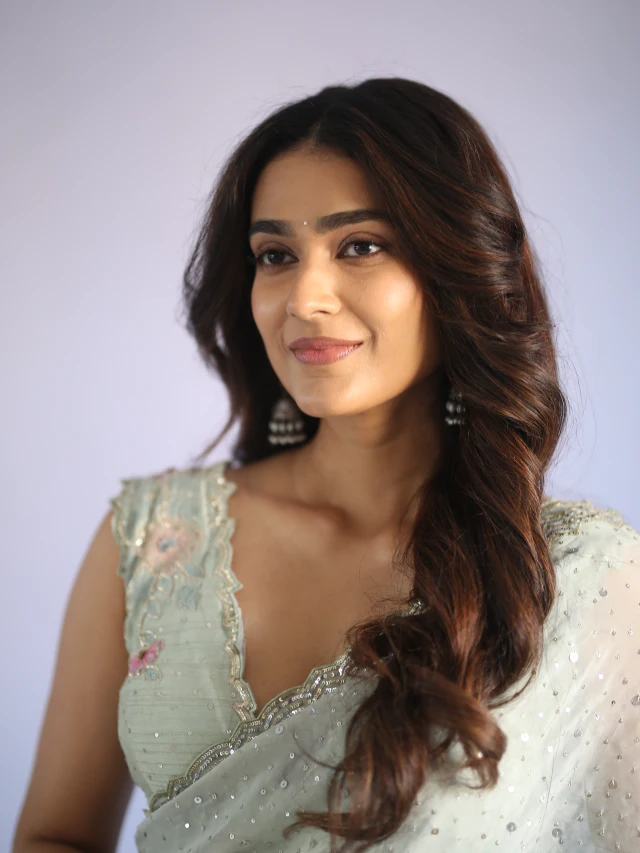 Aakanksha Singh Cute Looks in Saree