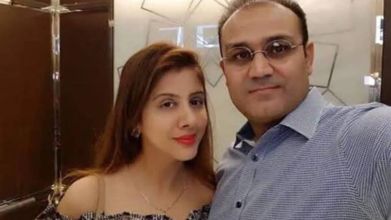 Virender Sehwag Divorce: భార్యతో విడిపోయేందుకు సిద్ధమైన భారత మాజీ డాషింగ్ ఓపెనర్ వీరేంద్ర సెహ్వాగ్..? కారణాలు ఏమిటంటే.. Virender Sehwag Divorce: భార్యతో విడిపోయేందుకు సిద్ధమైన భారత మాజీ డాషింగ్ ఓపెనర్ వీరేంద్ర సెహ్వాగ్..? కారణాలు ఏమిటంటే..
