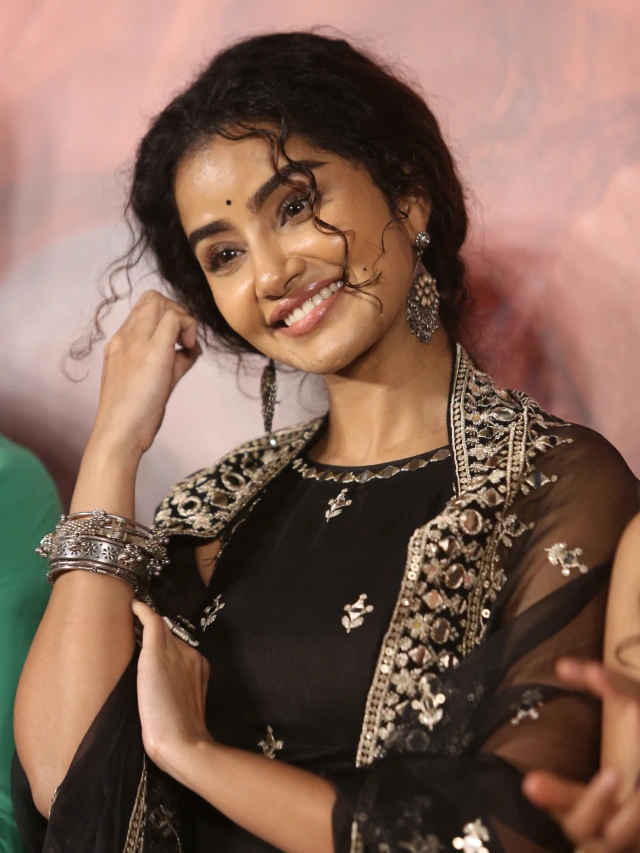 Anupama Parameswaran Cute Photos