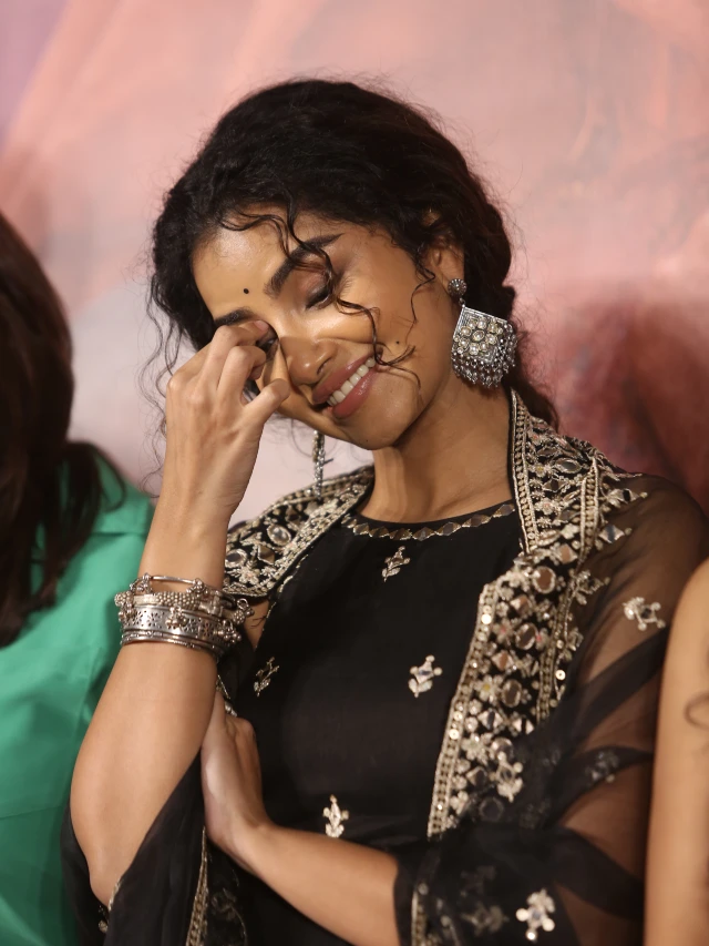 Anupama Parameswaran Cute Photos