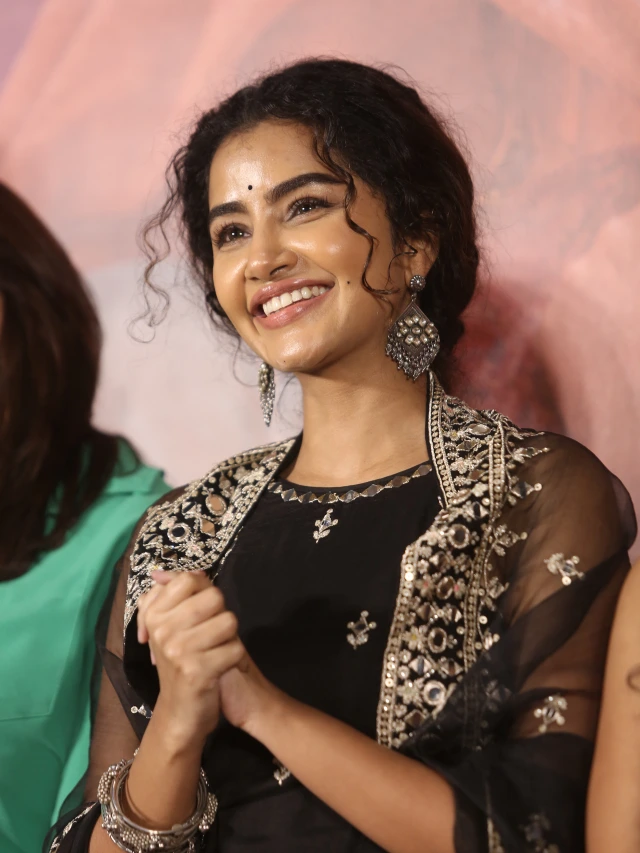 Anupama Parameswaran Cute Photos