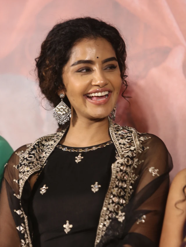 Anupama Parameswaran Cute Photos