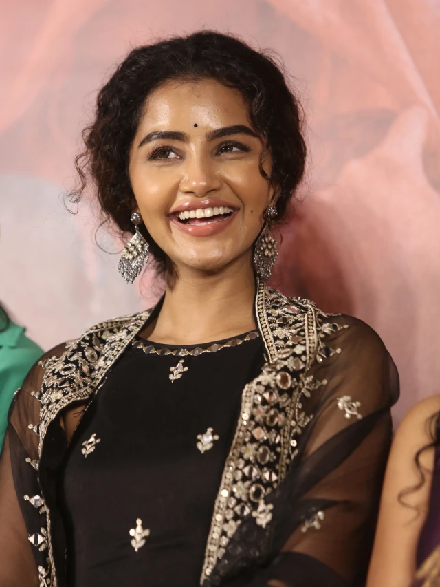 Anupama Parameswaran Cute Photos