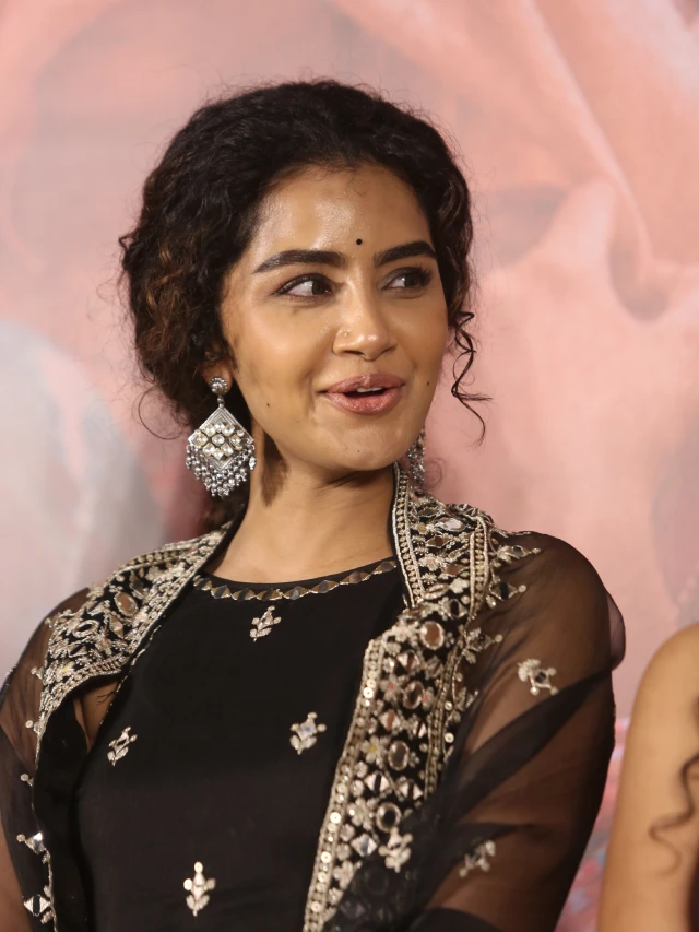 Anupama Parameswaran Cute Photos