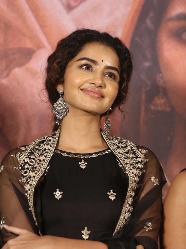 Anupama Parameswaran Cute Photos