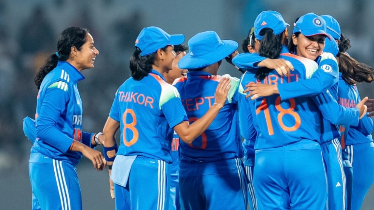 IND-w vs IRE-w : మరో నాలుగు రోజుల్లో ఐర్లాండ్తో వన్డే సిరీస్.. జట్టును ప్రకటించిన బీసీసీఐ.. స్టార్ పేసర్, కెప్టెన్కు విశ్రాంతి.. IND-w vs IRE-w : మరో నాలుగు రోజుల్లో ఐర్లాండ్తో వన్డే సిరీస్.. జట్టును ప్రకటించిన బీసీసీఐ.. స్టార్ పేసర్, కెప్టెన్కు విశ్రాంతి..