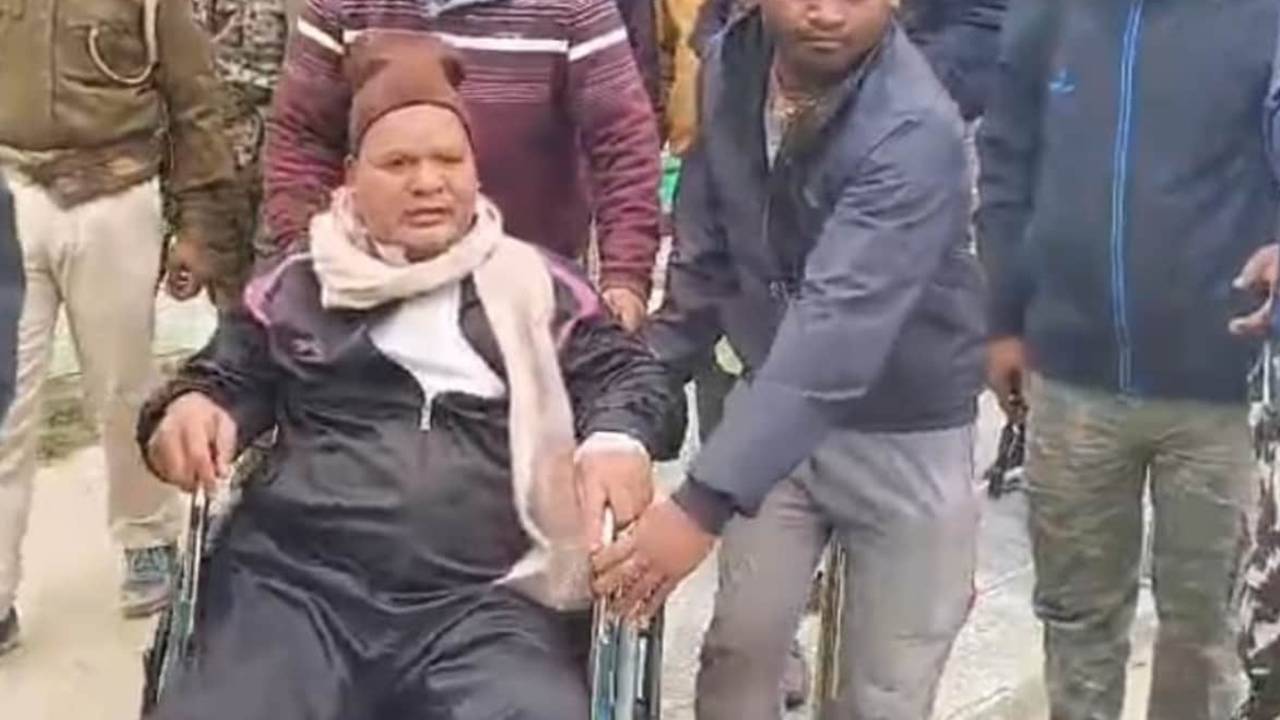 Bihar: మార్నింగ్ వాక్కు వెళ్లిన మంత్రి.. వేగంగా వచ్చి ఢీకొట్టిన టెంపో Bihar: మార్నింగ్ వాక్కు వెళ్లిన మంత్రి.. వేగంగా వచ్చి ఢీకొట్టిన టెంపో