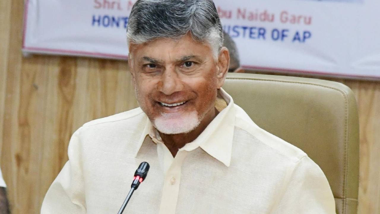 కేంద్ర సహకారంతో వెంటిలేటర్ స్థితి నుంచి బయటపడ్డాం: సీఎం చంద్రబాబు కేంద్ర సహకారంతో వెంటిలేటర్ స్థితి నుంచి బయటపడ్డాం: సీఎం చంద్రబాబు
