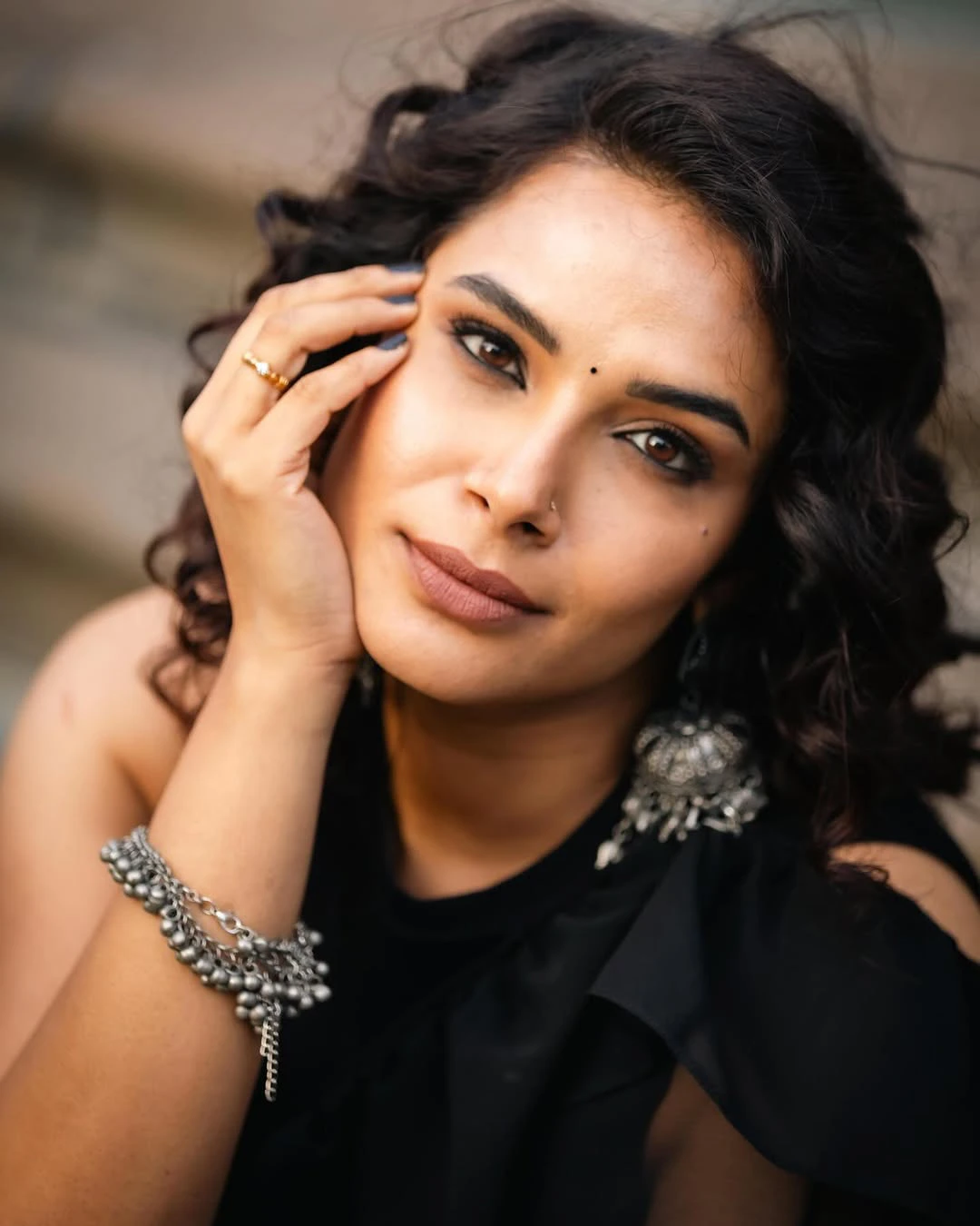 Hari Teja Photo Shoot in Black Saree from Australia