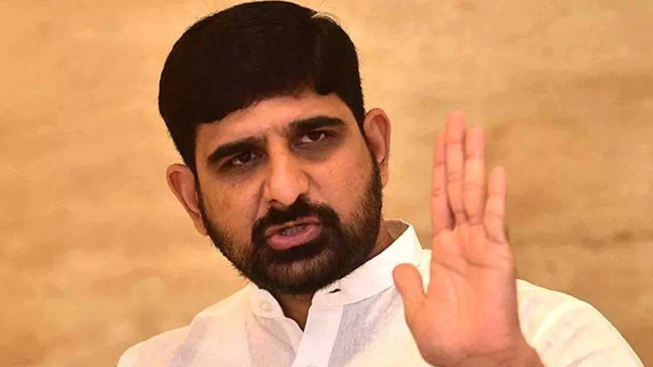 Padi Kaushik Reddy: కలెక్టరేట్ ఘటన.. బీఆర్ఎస్ ఎమ్మెల్యే పాడి కౌశిక్ రెడ్డిపై మూడు కేసులు నమోదు Padi Kaushik Reddy: కలెక్టరేట్ ఘటన.. బీఆర్ఎస్ ఎమ్మెల్యే పాడి కౌశిక్ రెడ్డిపై మూడు కేసులు నమోదు