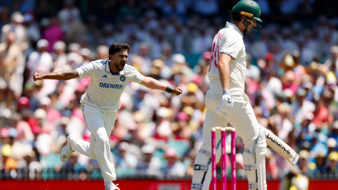 IND vs AUS 5th Test : తొలి ఇన్నింగ్స్లో ఆస్ట్రేలియా 181 ఆలౌట్.. భారత్కు 4 పరుగుల స్వల్ప ఆధిక్యం.. IND vs AUS 5th Test : తొలి ఇన్నింగ్స్లో ఆస్ట్రేలియా 181 ఆలౌట్.. భారత్కు 4 పరుగుల స్వల్ప ఆధిక్యం..