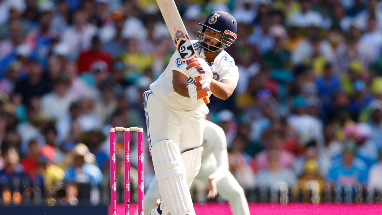 IND vs AUS 5th Test : రసవత్తరంగా సిడ్నీ టెస్టు.. ముగిసిన రెండో రోజు ఆట.. 145 పరుగుల ఆధిక్యంలో భారత్.. IND vs AUS 5th Test : రసవత్తరంగా సిడ్నీ టెస్టు.. ముగిసిన రెండో రోజు ఆట.. 145 పరుగుల ఆధిక్యంలో భారత్..