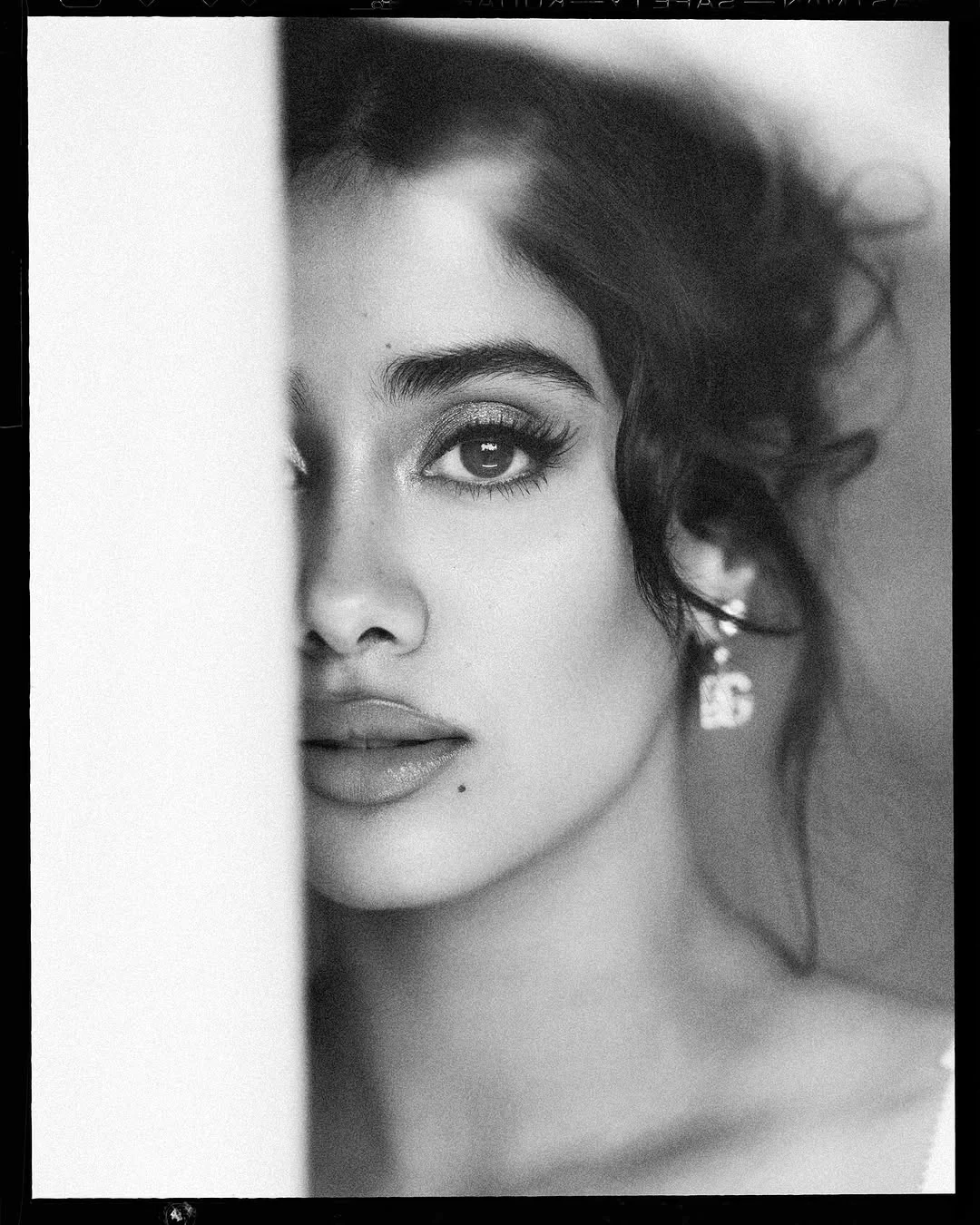 Janhvi Kapoor Elegant her Beauty in White Dress