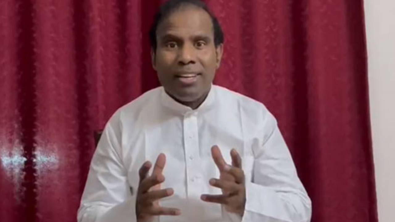 అమెరికాలోని భారతీయులకు కెఏ పాల్ కీలక సూచన.. నేను వస్తున్నా.. మీరు అలా మాత్రం చేయొద్దంటూ విజ్ఞప్తి అమెరికాలోని భారతీయులకు కెఏ పాల్ కీలక సూచన.. నేను వస్తున్నా.. మీరు అలా మాత్రం చేయొద్దంటూ విజ్ఞప్తి