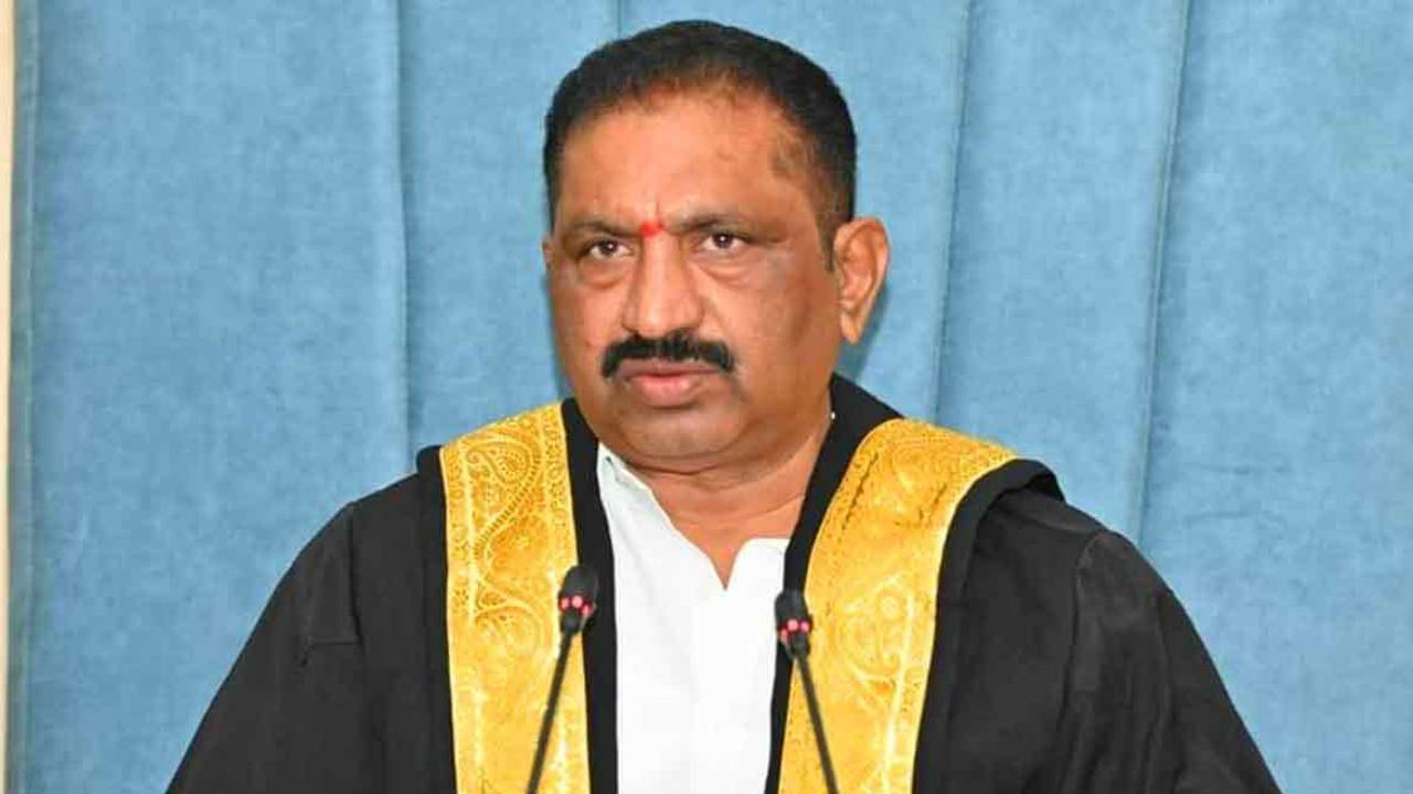 BRS Party: బీఆర్ఎస్ పార్టీకి బిగ్షాక్.. బీజేపీలోకి మేయర్ సహా పది మంది కార్పొరేటర్లు..! BRS Party: బీఆర్ఎస్ పార్టీకి బిగ్షాక్.. బీజేపీలోకి మేయర్ సహా పది మంది కార్పొరేటర్లు..!