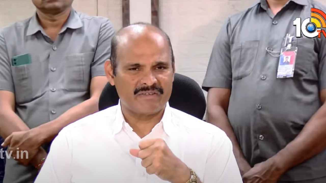 Kolusu Parthasarathy : ఏపీలో పెట్టుబడులు పెట్టడానికి పెద్ద పెద్ద కంపెనీలు వస్తున్నాయి- మంత్రి పార్థసారధి Kolusu Parthasarathy : ఏపీలో పెట్టుబడులు పెట్టడానికి పెద్ద పెద్ద కంపెనీలు వస్తున్నాయి- మంత్రి పార్థసారధి