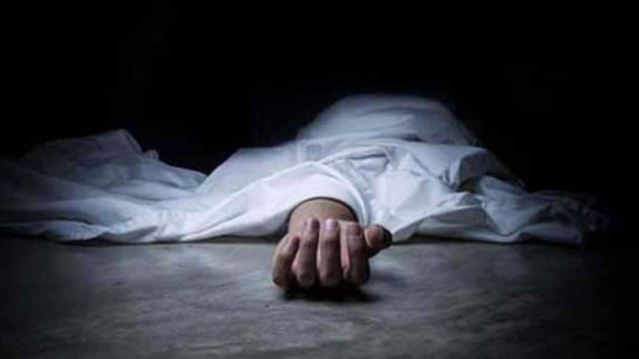 Maharashtra: పండుగ వేళ విషాదం.. తండ్రీకొడుకు ప్రాణాలు తీసిన స్మార్ట్ ఫోన్.. Maharashtra: పండుగ వేళ విషాదం.. తండ్రీకొడుకు ప్రాణాలు తీసిన స్మార్ట్ ఫోన్..