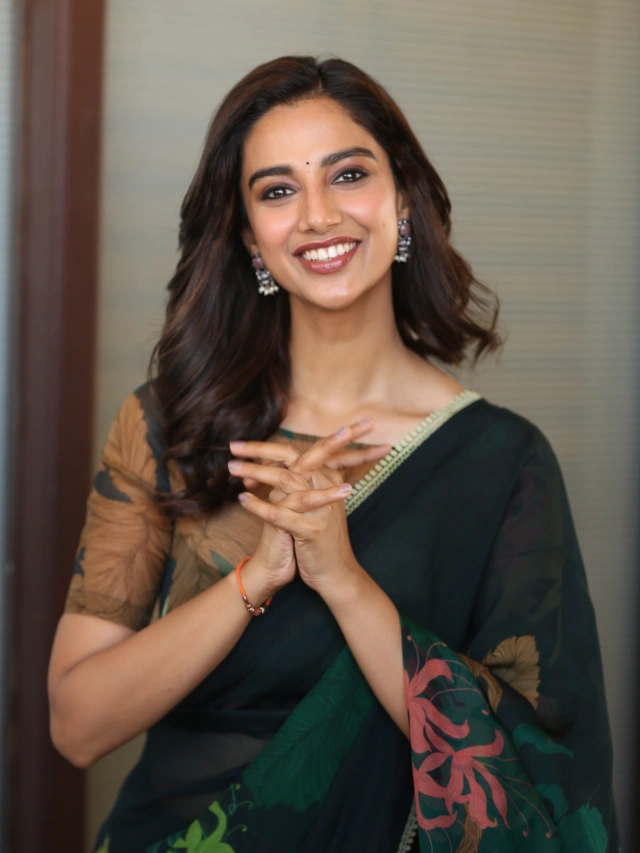 Meenaakshi Chaudhary Mesmerizing Looks in Saree for Sankranthiki Vasthunam Promotions