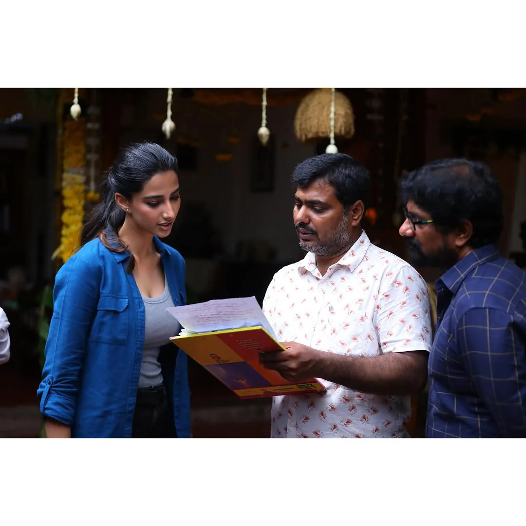 Meenaakshi Chaudhary Shares Sankranthiki Vasthunnam Movie Working Stills