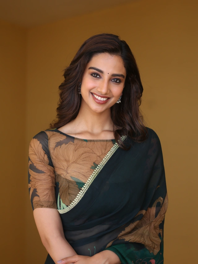 Meenaakshi Chaudhary Mesmerizing Looks in Saree for Sankranthiki Vasthunam Promotions