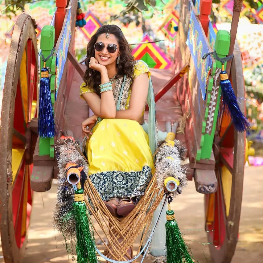Meenaakshi Chaudhary Shares Sankranthiki Vasthunnam Movie Working Stills