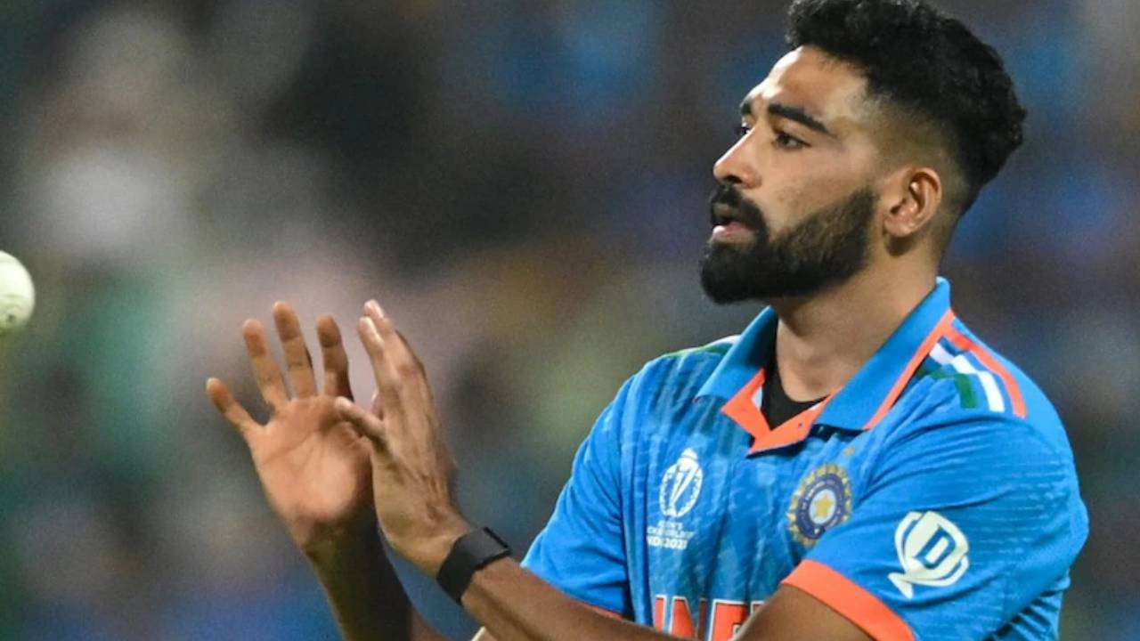 Mohammed Siraj: జట్టులో చోటుకోల్పోవడంతో మహ్మద్ సిరాజ్ కీలక నిర్ణయం.. ఇప్పుడేం చేస్తున్నాడో తెలుసా.. Mohammed Siraj: జట్టులో చోటుకోల్పోవడంతో మహ్మద్ సిరాజ్ కీలక నిర్ణయం.. ఇప్పుడేం చేస్తున్నాడో తెలుసా..