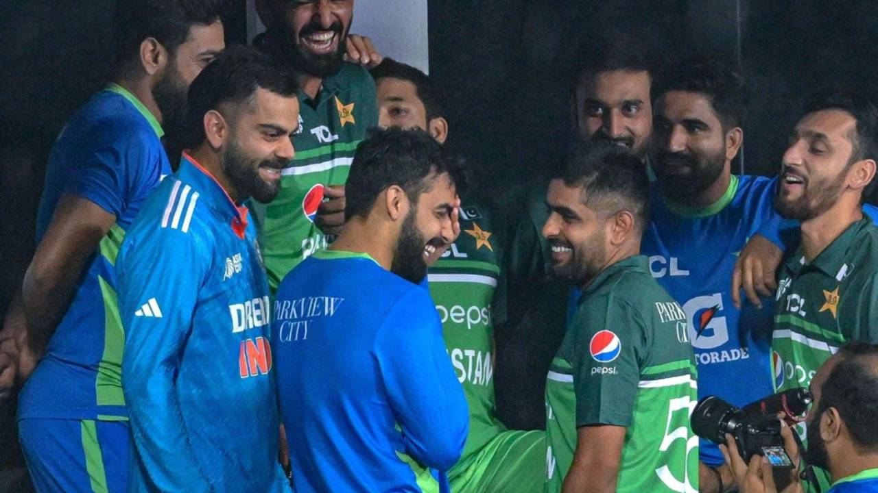 IND vs PAK : ఇండియన్ ప్లేయర్ల విషయంలో పాక్ క్రికెటర్లకు మాజీ కెప్టెన్ వార్నింగ్ IND vs PAK : ఇండియన్ ప్లేయర్ల విషయంలో పాక్ క్రికెటర్లకు మాజీ కెప్టెన్ వార్నింగ్