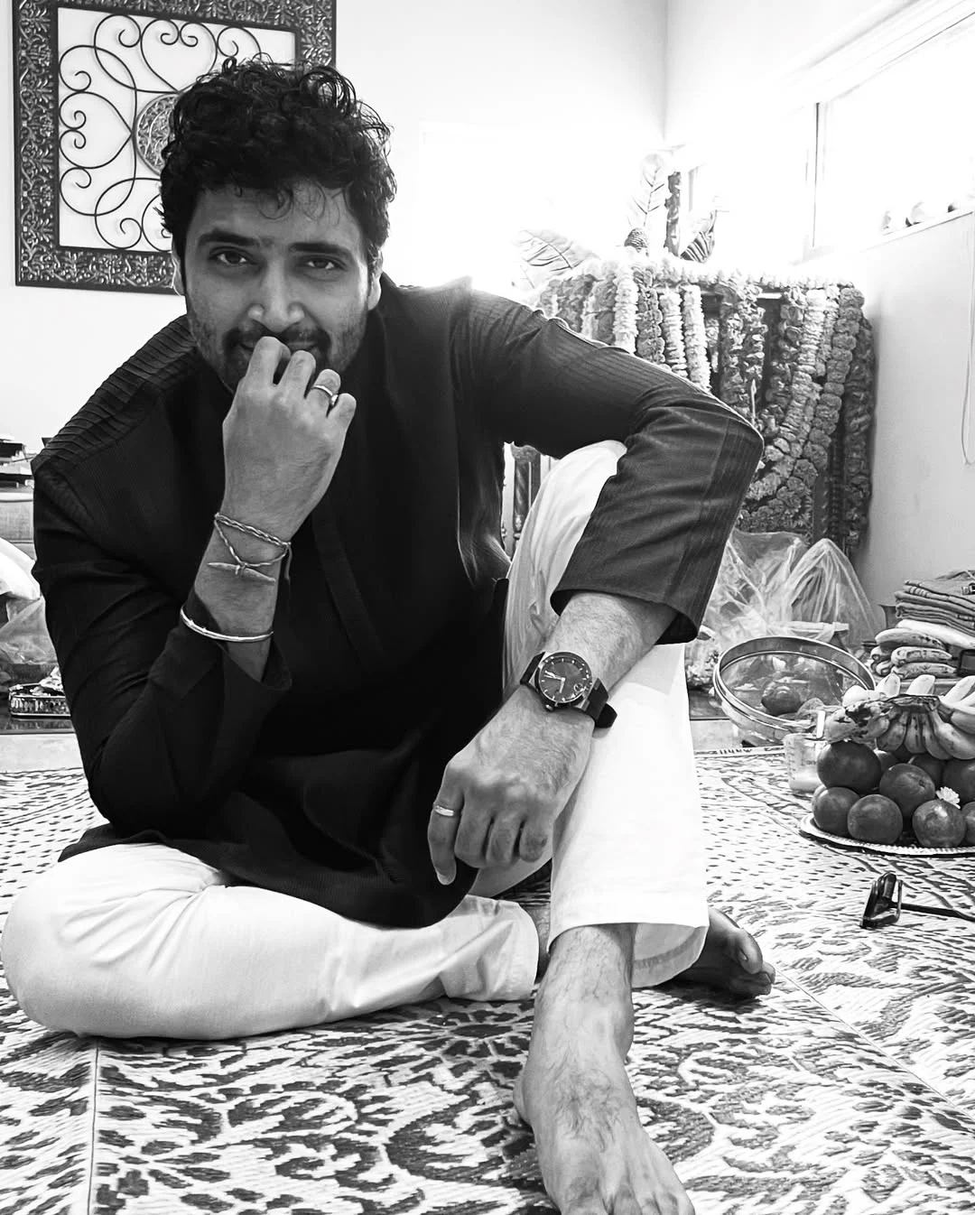 Adivi Sesh Special Pooja on New Year with Family
