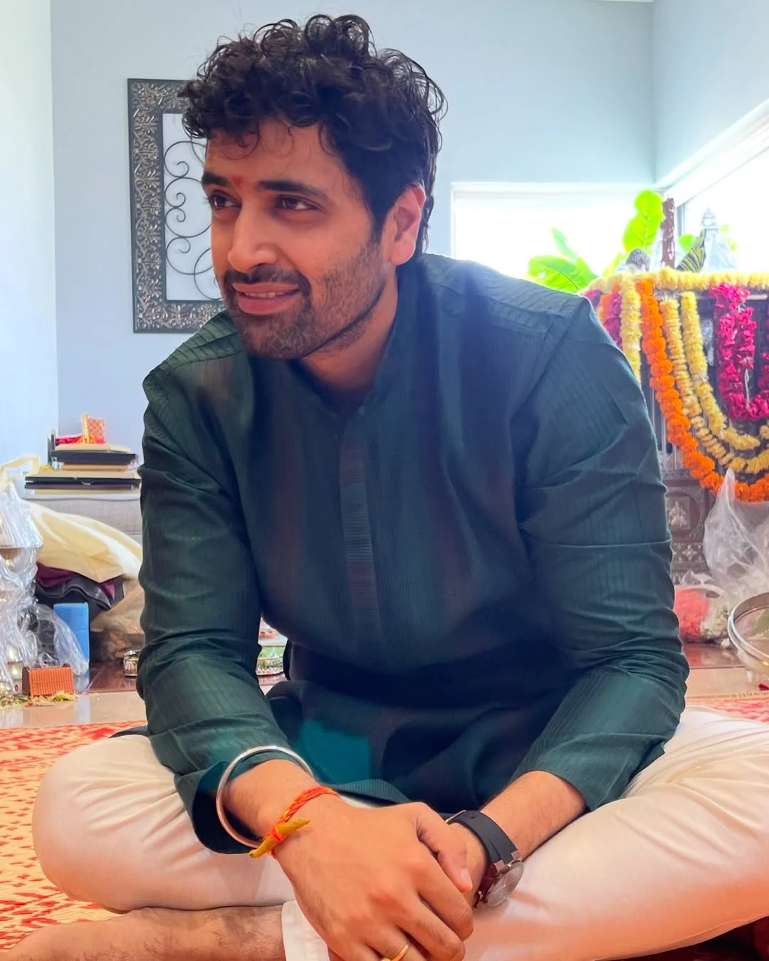 Adivi Sesh Special Pooja on New Year with Family