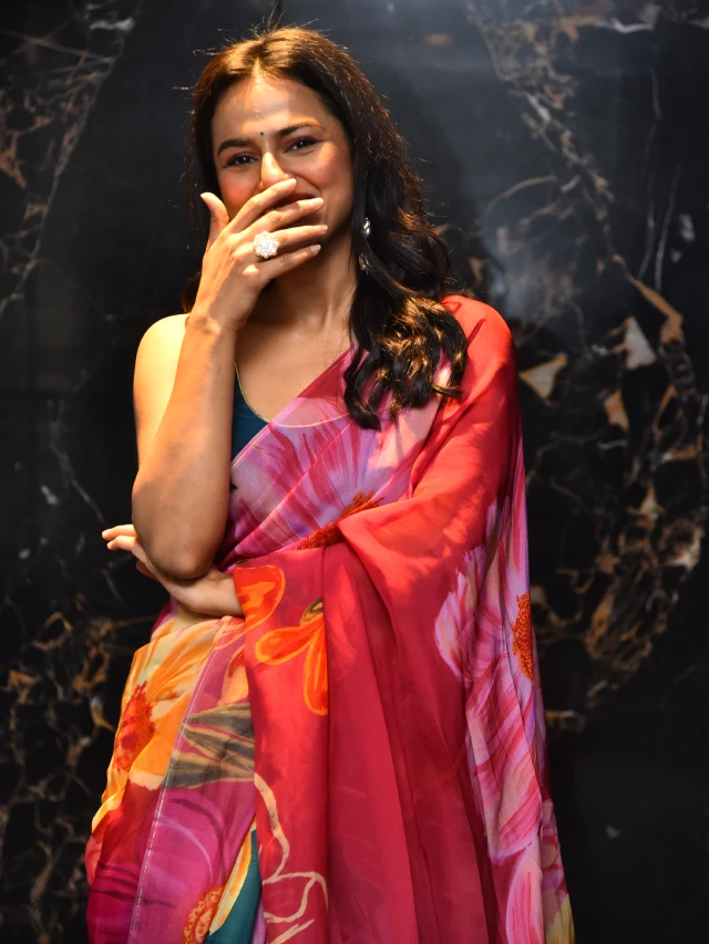 Shraddha Srinath Saree Photos from Daaku Maharaaj Promotions