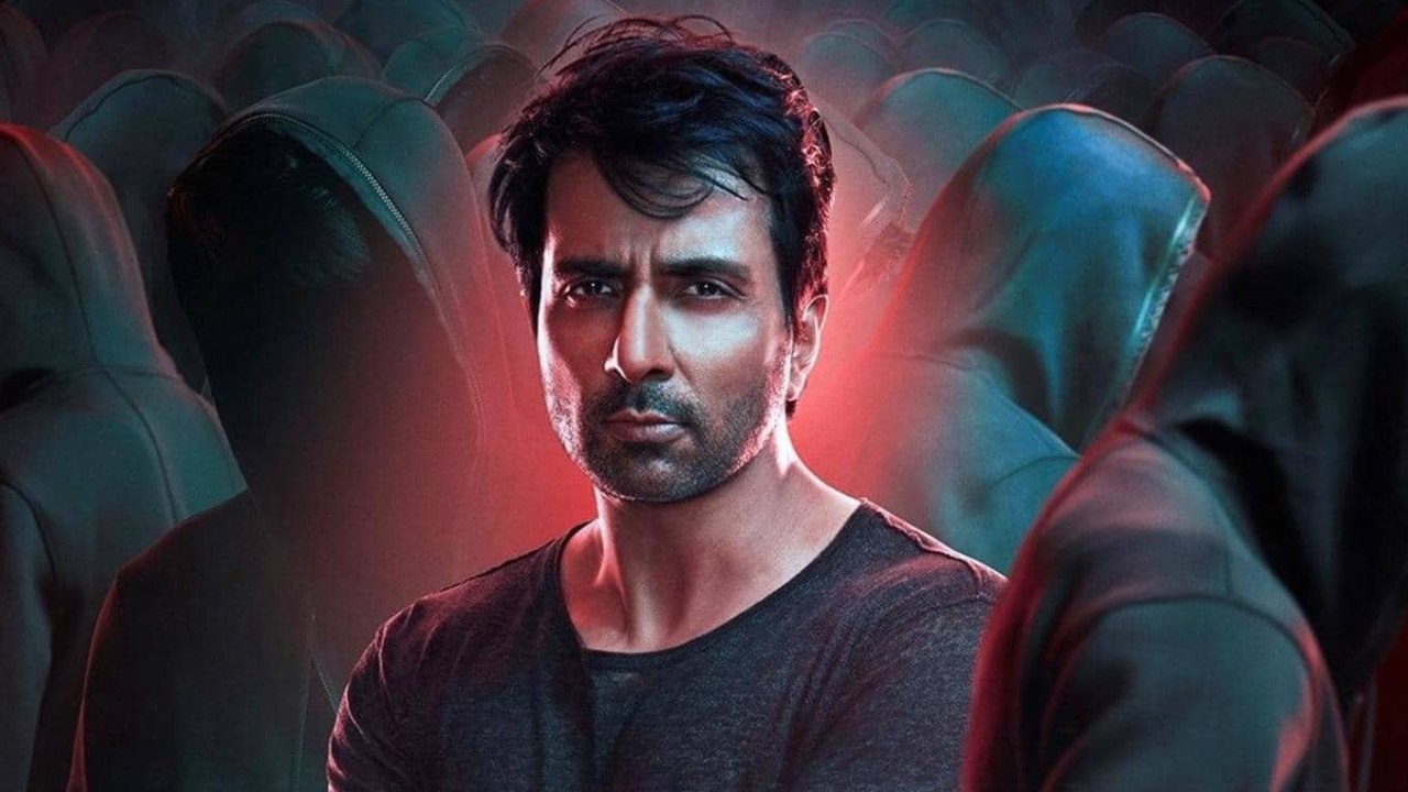 Sonu Sood : అందరూ టికెట్ల రేట్లు పెంచుతుంటే.. తగ్గించిన సోనూసూద్.. సంక్రాంతి బరిలో.. Sonu Sood : అందరూ టికెట్ల రేట్లు పెంచుతుంటే.. తగ్గించిన సోనూసూద్.. సంక్రాంతి బరిలో..