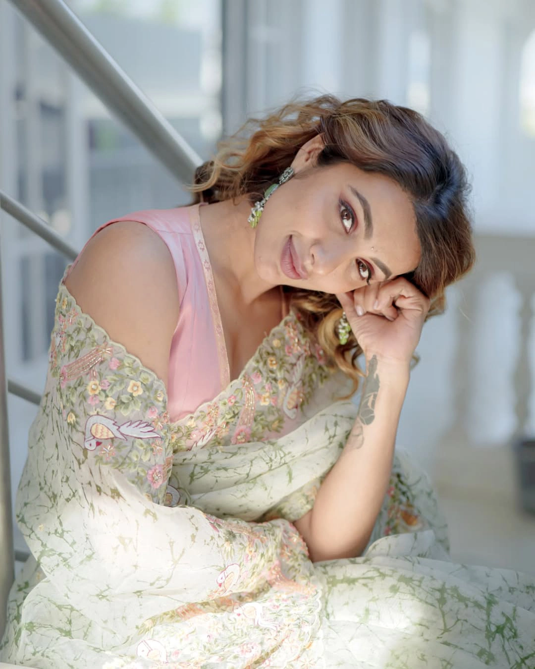 Tejaswi Madivada Shares photos in Saree