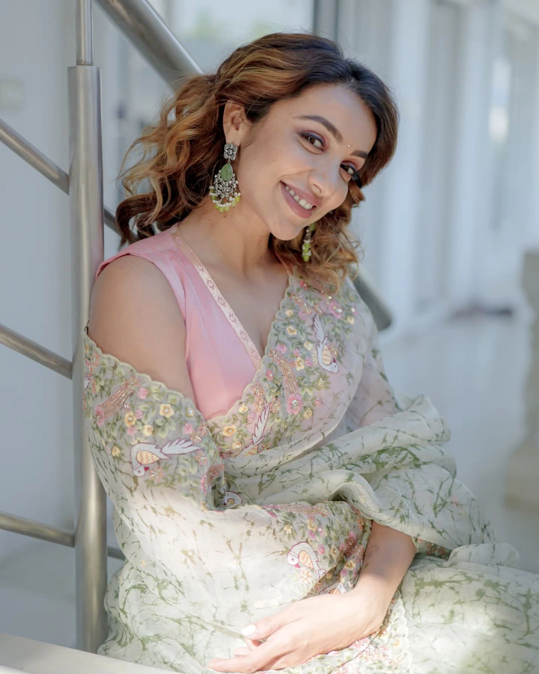 Tejaswi Madivada Shares photos in Saree