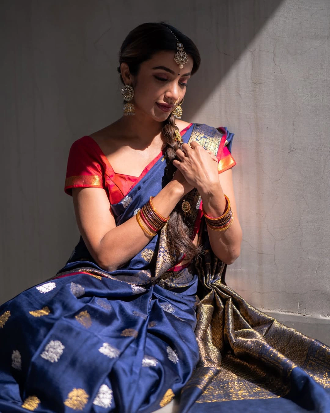 Tejaswi Madivada Shares photos in Saree