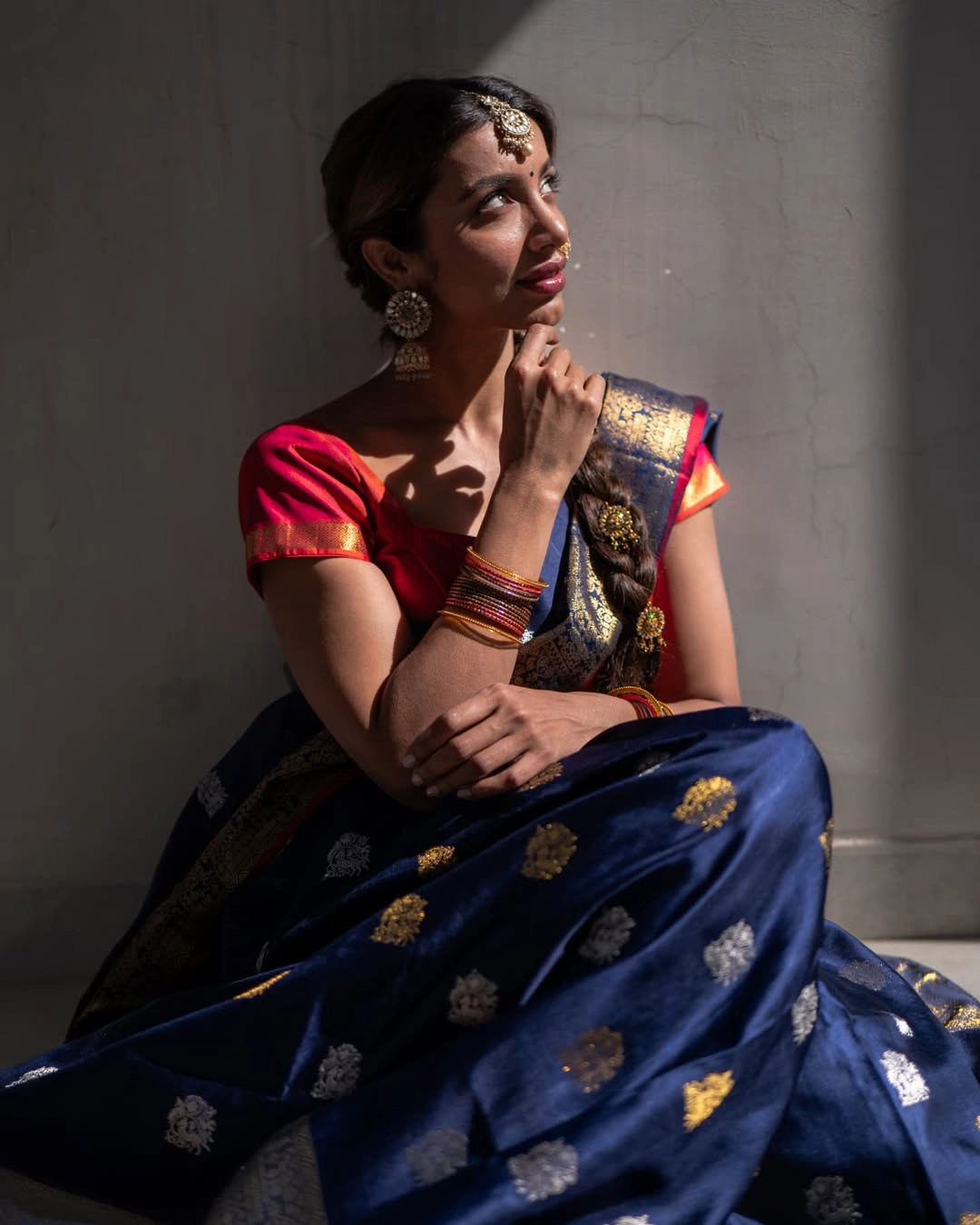 Tejaswi Madivada Shares photos in Saree