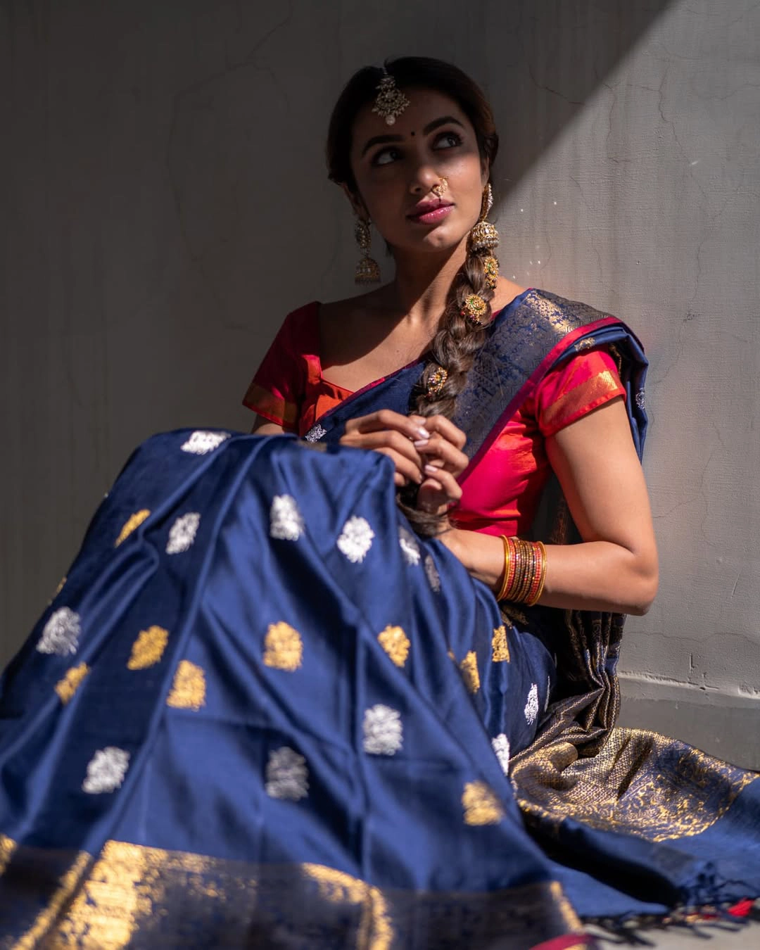 Tejaswi Madivada Shares photos in Saree