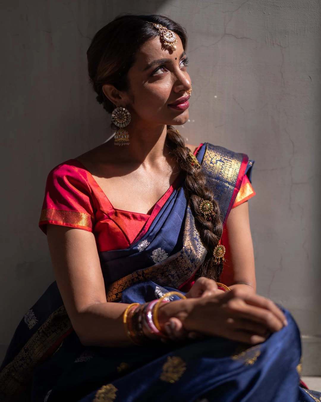 Tejaswi Madivada Shares photos in Saree
