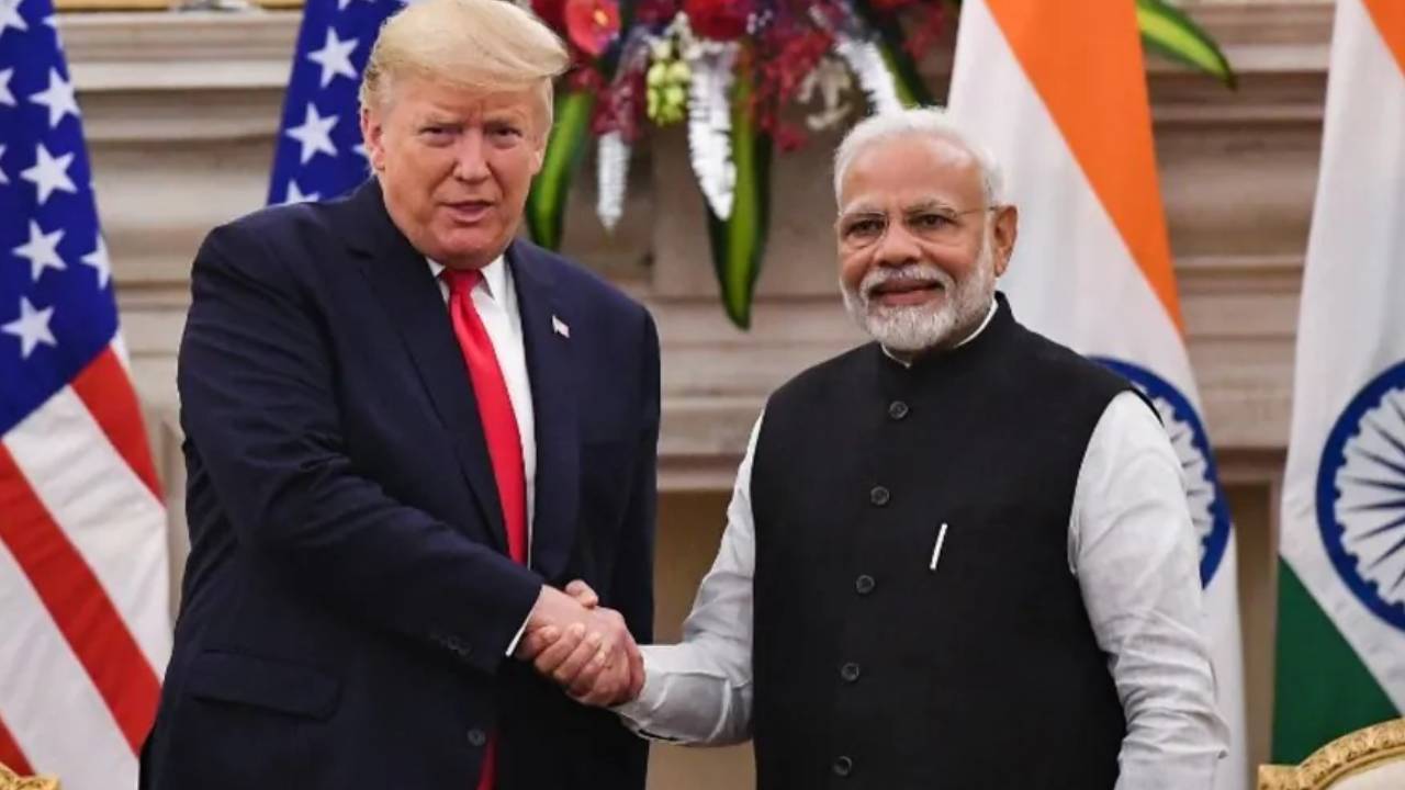 Donald Trump: డొనాల్డ్ ట్రంప్ ‘అమెరికా ఫస్ట్’ నినాదం.. భారత్కు ఇబ్బందులు తప్పవా? Donald Trump: డొనాల్డ్ ట్రంప్ ‘అమెరికా ఫస్ట్’ నినాదం.. భారత్కు ఇబ్బందులు తప్పవా?