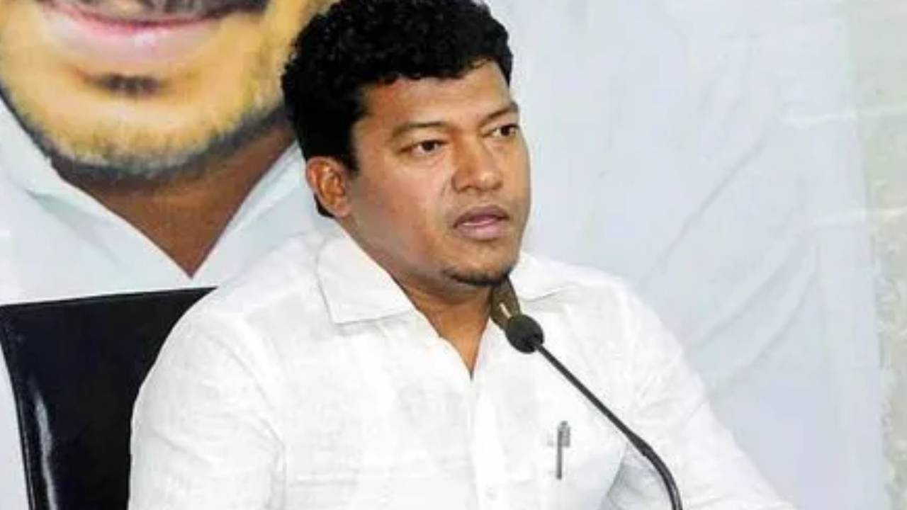 Seediri Appalaraju: వాటిని ప్రైవేటు వ్యక్తులకు కట్టబెడుతున్నారు.. పవన్ ఎందుకు ప్రశ్నించరు..? : వైసీపీ నేత అప్పలరాజు Seediri Appalaraju: వాటిని ప్రైవేటు వ్యక్తులకు కట్టబెడుతున్నారు.. పవన్ ఎందుకు ప్రశ్నించరు..? : వైసీపీ నేత అప్పలరాజు