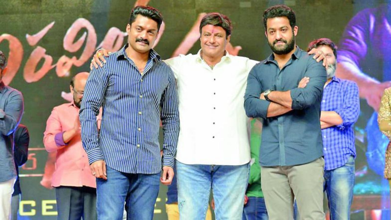 NTR – Balakrishna : ఫ్యాన్ వార్స్ బ్యాచ్కు ఎన్టీఆర్ కౌంటర్..? వాళ్ళు బానే ఉంటారు.. బాలయ్యతో విభేదాలపై ఎన్టీఆర్ క్లారిటీ ఇచ్చినట్టే.. NTR – Balakrishna : ఫ్యాన్ వార్స్ బ్యాచ్కు ఎన్టీఆర్ కౌంటర్..? వాళ్ళు బానే ఉంటారు.. బాలయ్యతో విభేదాలపై ఎన్టీఆర్ క్లారిటీ ఇచ్చినట్టే..
