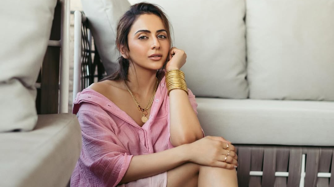 Rakul Preet Singh: మంచి క్యాప్షన్ ఇచ్చిన వారికి రిప్లై ఇస్తా అంటున్న రకుల్.. ఫోటోలు చూశారా..?