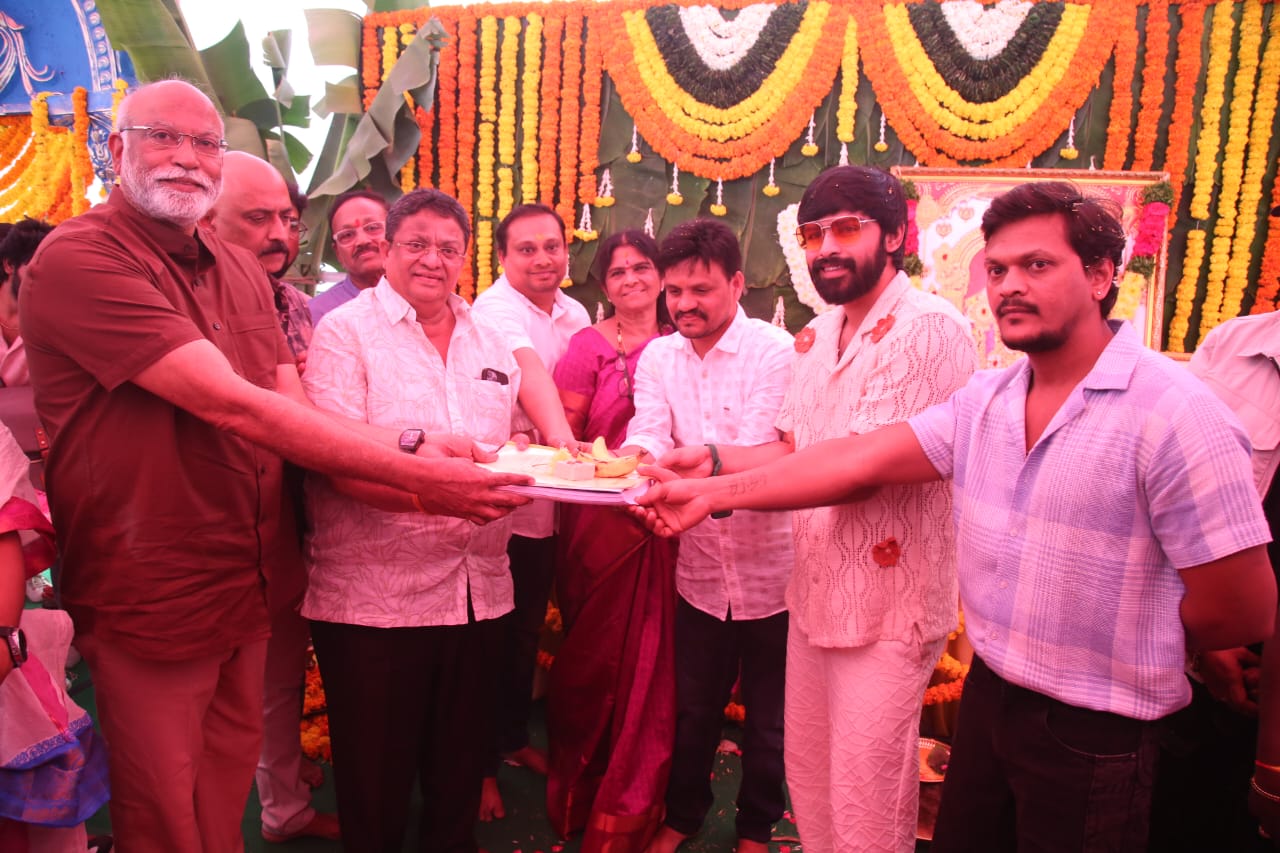 Chadalavada Srinivasarao : చిన్న సినిమాలను ఏ ప్రభుత్వం పట్టించుకోలేదు.. కొత్త సినిమా ఓపెనింగ్ లో సీనియర్ నిర్మాత కామెంట్స్.. Chadalavada Srinivasarao : చిన్న సినిమాలను ఏ ప్రభుత్వం పట్టించుకోలేదు.. కొత్త సినిమా ఓపెనింగ్ లో సీనియర్ నిర్మాత కామెంట్స్..