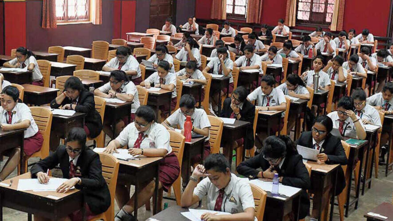 AP SSC Results Date: ఏపీ 10th పరీక్షలు అయిపోయాయ్.. ఇక రిజల్ట్స్ ఎప్పుడు? AP SSC Results Date: ఏపీ 10th పరీక్షలు అయిపోయాయ్.. ఇక రిజల్ట్స్ ఎప్పుడు?