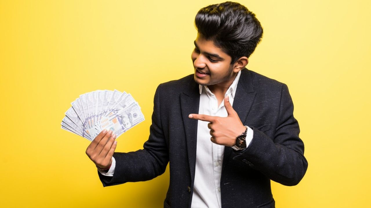 Budget 2025: మీ జీతం ఎంత? ఎంత ట్యాక్స్ కట్ అవుతుంది? ఈ టేబుల్లో చూసుకోండి.. Budget 2025: మీ జీతం ఎంత? ఎంత ట్యాక్స్ కట్ అవుతుంది? ఈ టేబుల్లో చూసుకోండి..