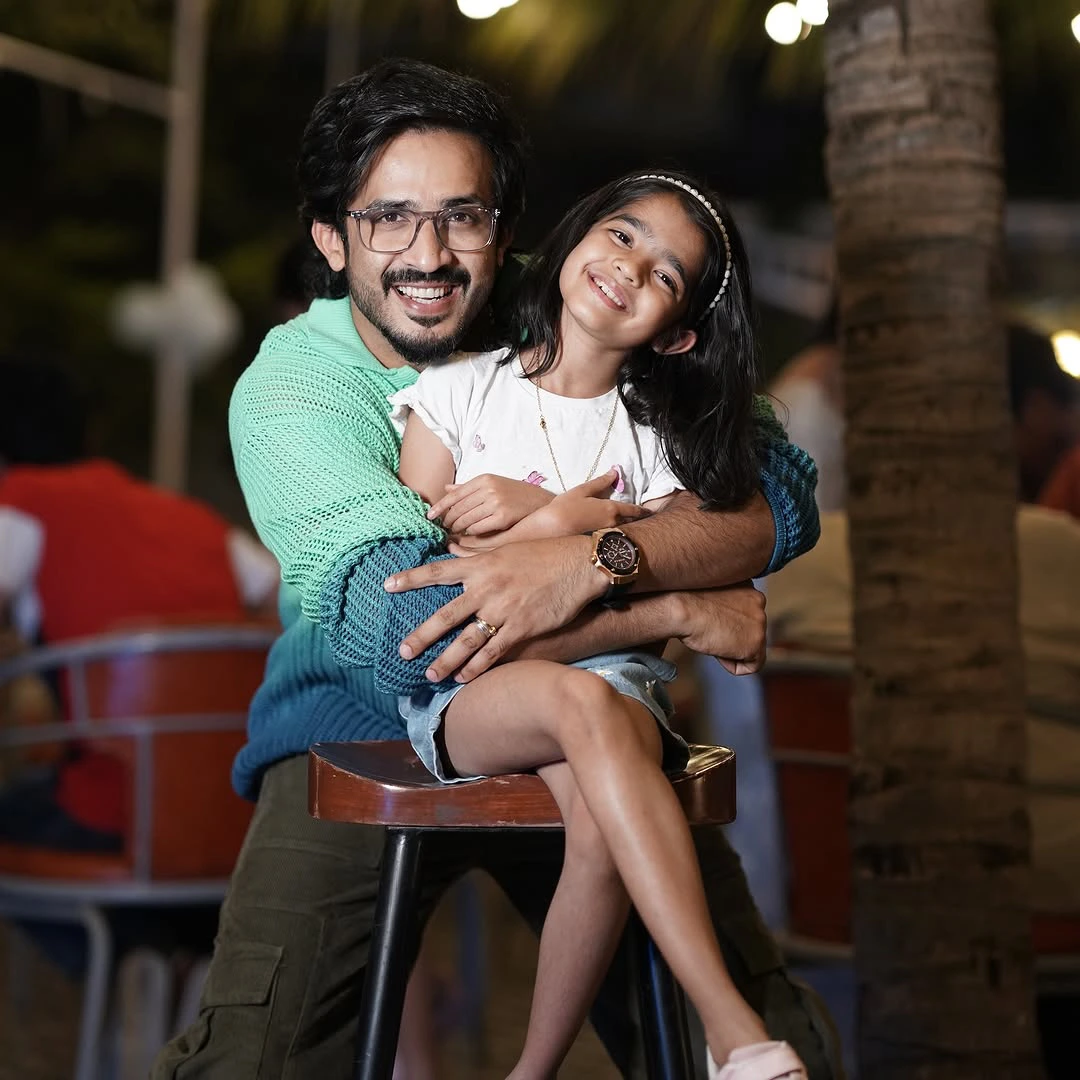 Anchor Ravi with his Daughter Viya Cute Photos