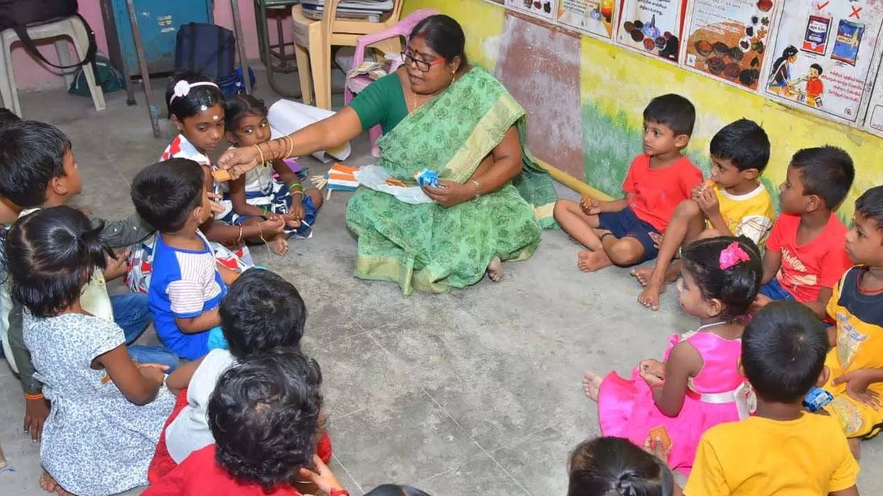 అంగన్వాడీ హెల్పర్లకు గుడ్న్యూస్.. వీరందరికీ అంగన్వాడీ టీచర్లుగా ప్రమోషన్! అంగన్వాడీ హెల్పర్లకు గుడ్న్యూస్.. వీరందరికీ అంగన్వాడీ టీచర్లుగా ప్రమోషన్!