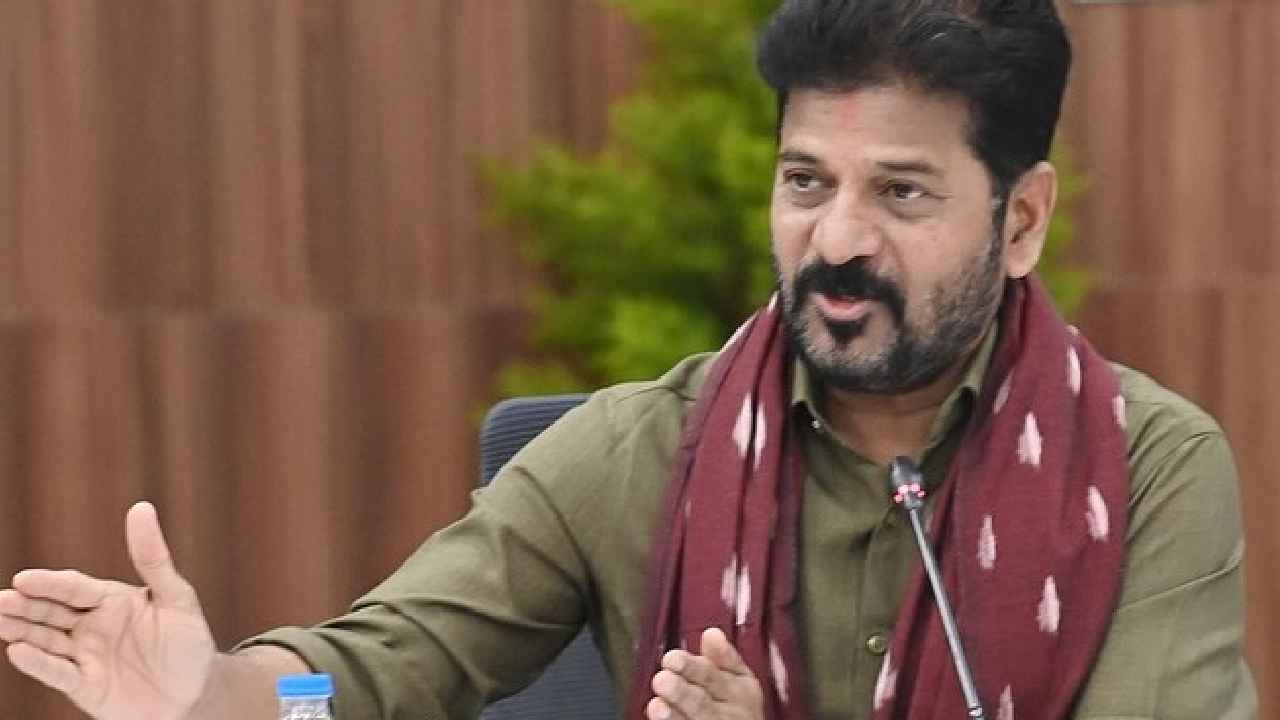 CM Revanth Reddy : 2014 నుంచి ఉన్న రాజ్యాంగం, చట్టాలే ఇప్పుడూ ఉన్నాయి.. అప్పుడు లేని అనర్హత, వేటు ఇప్పుడెలా?- సీఎం రేవంత్ రెడ్డి CM Revanth Reddy : 2014 నుంచి ఉన్న రాజ్యాంగం, చట్టాలే ఇప్పుడూ ఉన్నాయి.. అప్పుడు లేని అనర్హత, వేటు ఇప్పుడెలా?- సీఎం రేవంత్ రెడ్డి