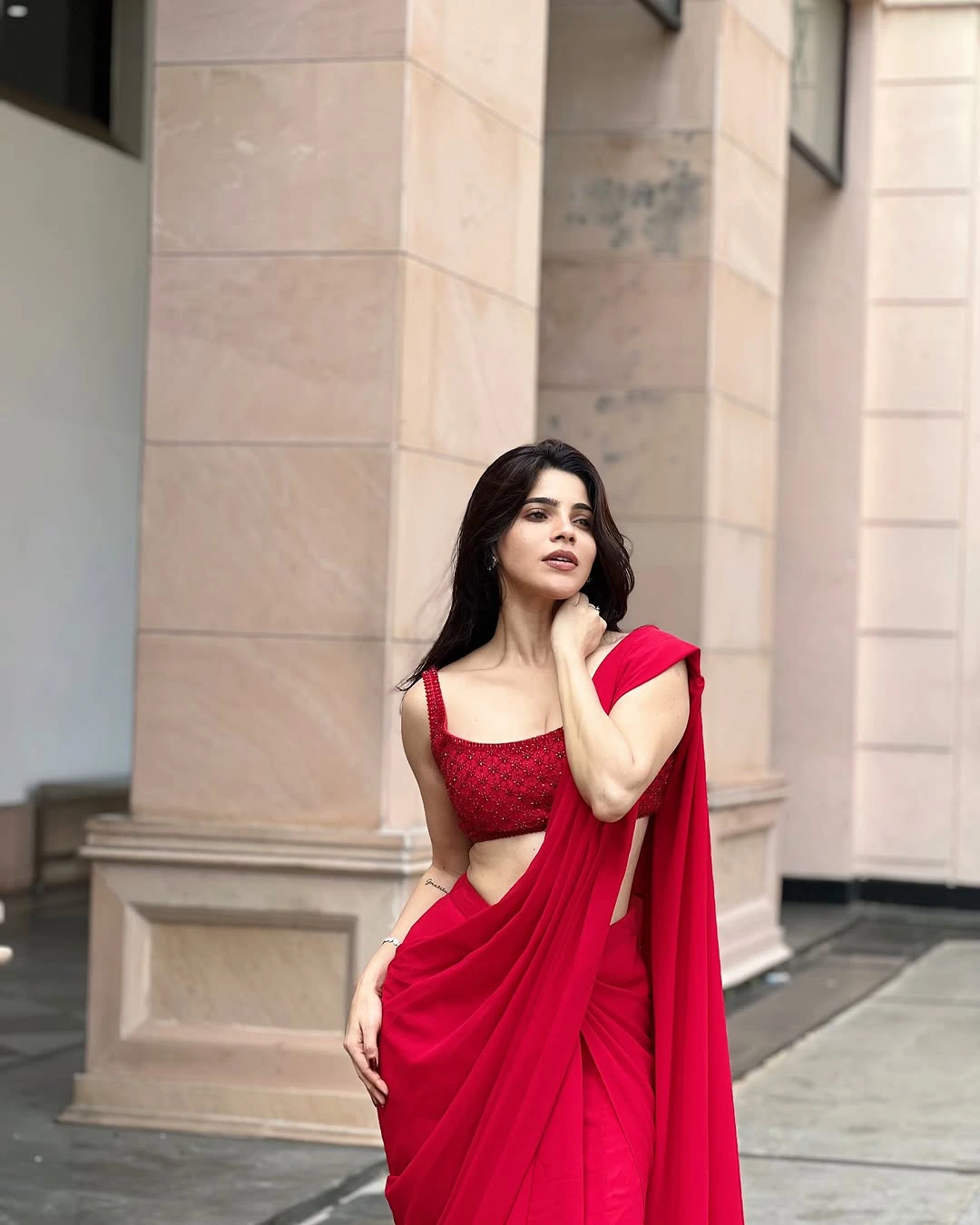 Divyabharathi Stunning Looks in Red Saree