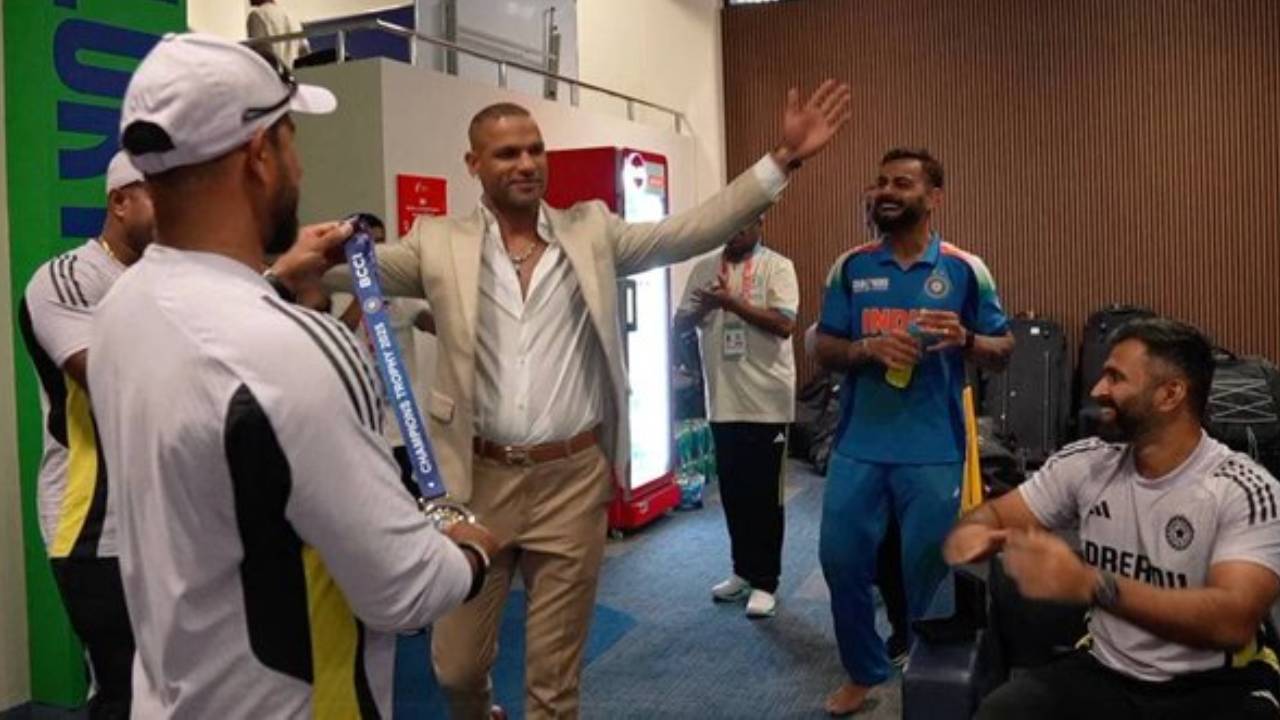 IND vs PAK : పాక్ పై ఘన విజయం.. బెస్ట్ ఫీల్డర్ మెడల్ అందుకుంది ఎవరో తెలుసా.. కోహ్లీ, రోహిత్లు కానే కాదు.. IND vs PAK : పాక్ పై ఘన విజయం.. బెస్ట్ ఫీల్డర్ మెడల్ అందుకుంది ఎవరో తెలుసా.. కోహ్లీ, రోహిత్లు కానే కాదు..