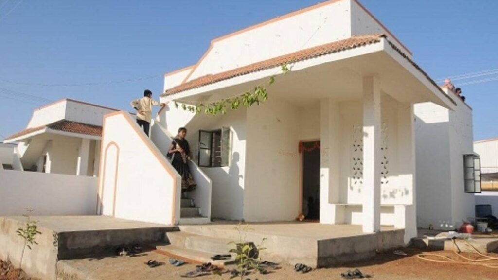Double bedroom houses